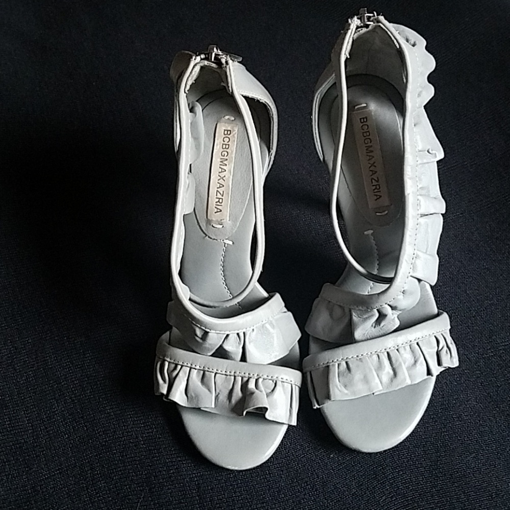 BCBGMAXAZRIA  leather grey heels